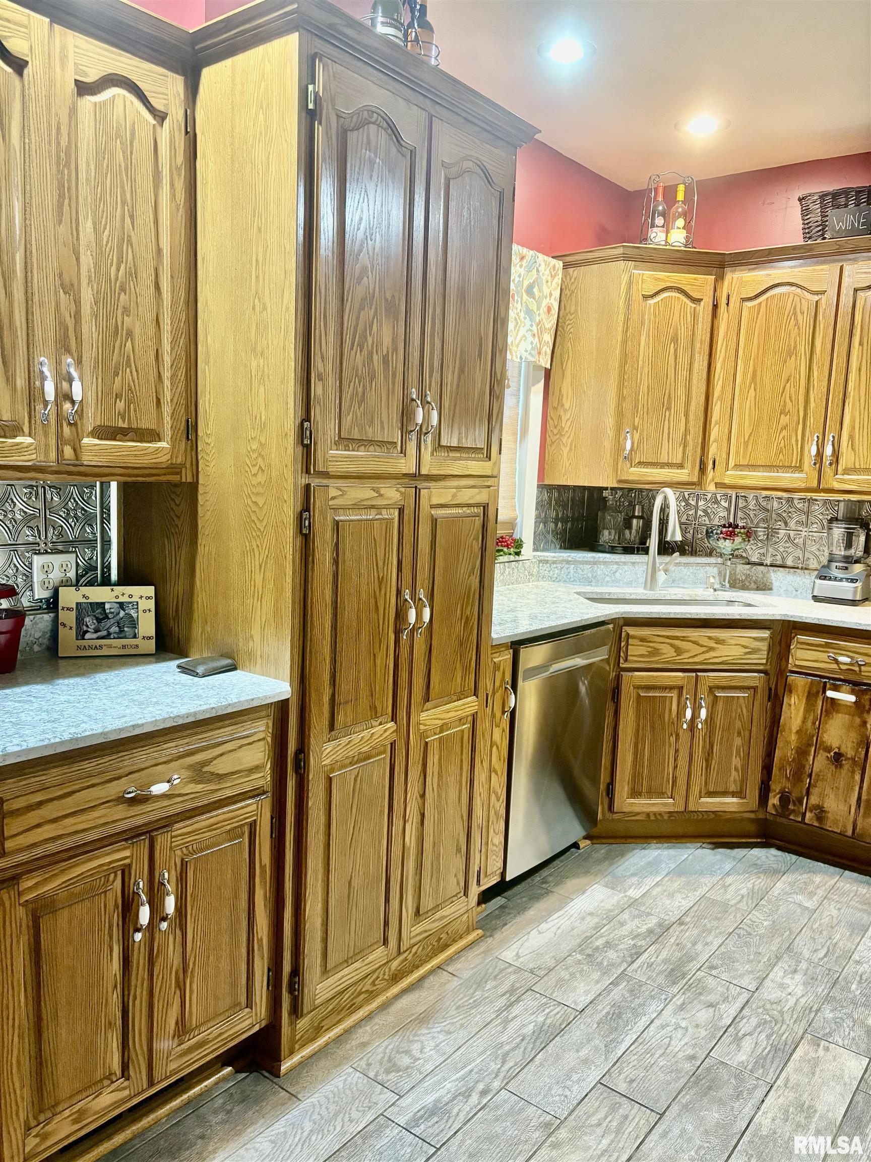 697 East State Street Jacksonville, IL 62650 - Photo 18 of 65