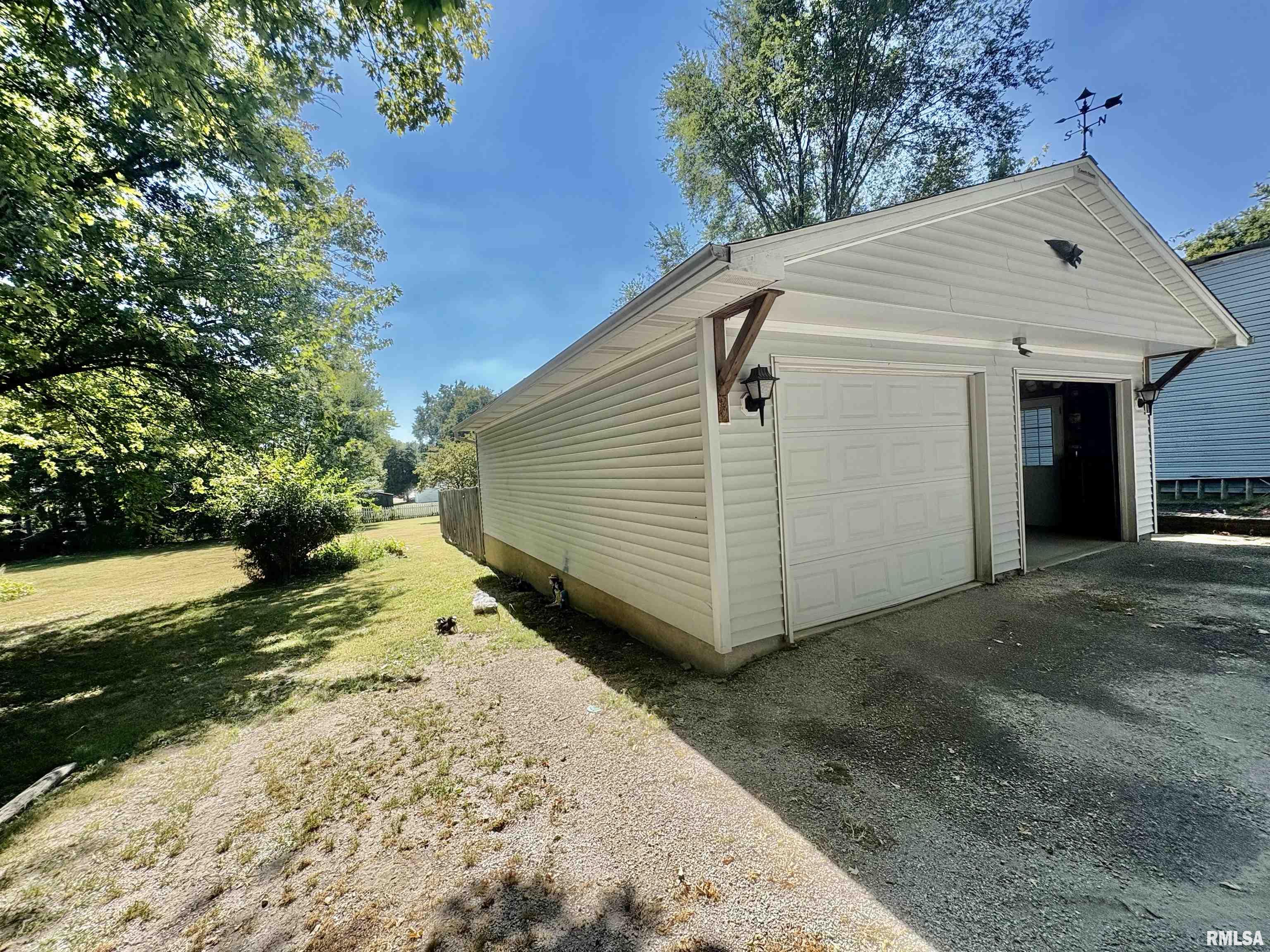 697 East State Street Jacksonville, IL 62650 - Photo 61 of 65