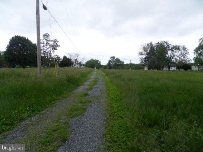 27500 Ridge Road Damascus, MD 20872 - Photo 2 of 2 driveway