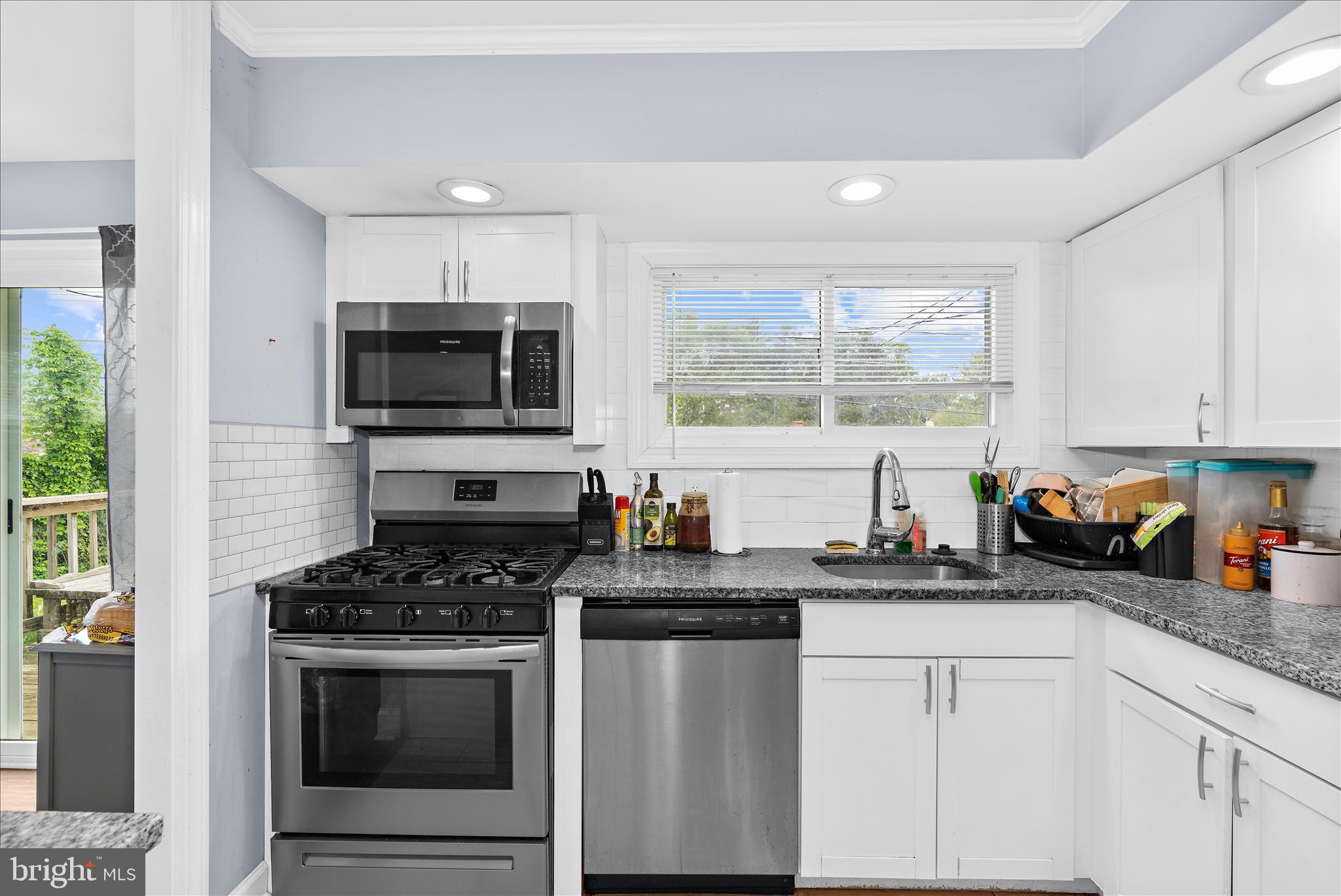 5911 Charnwood Road Catonsville, MD 21228 - Photo 7 of 28