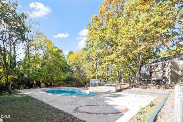 a view of yard with tree