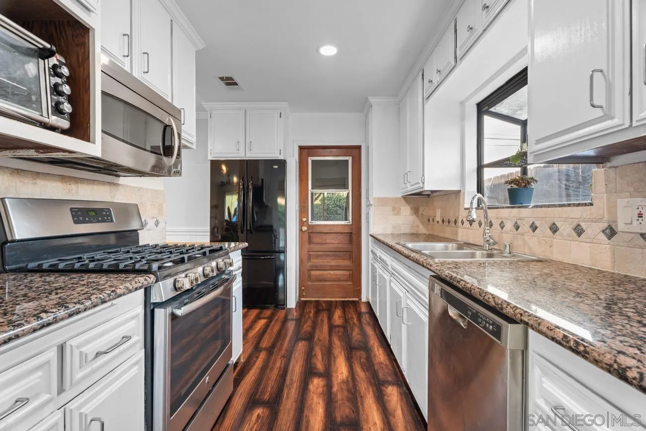 10025 Tamil Road Lakeside, CA 92040 - Photo 9 of 44