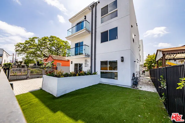 $4,757 | 2057 1/2 South Garth Avenue, Los Angeles, CA 90034