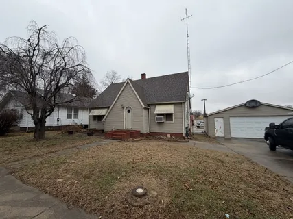 $85,500 | 140 South 4th Street, Albion, IL 62806