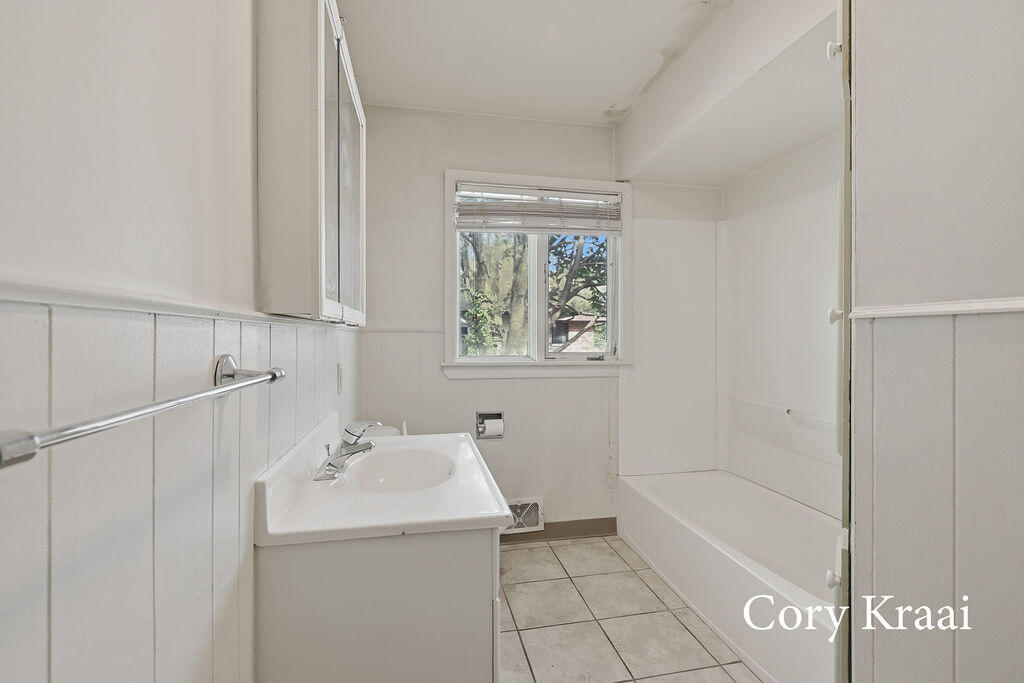 205 South Buys Road Muskegon, MI 49445 - Photo 20 of 44 Bath