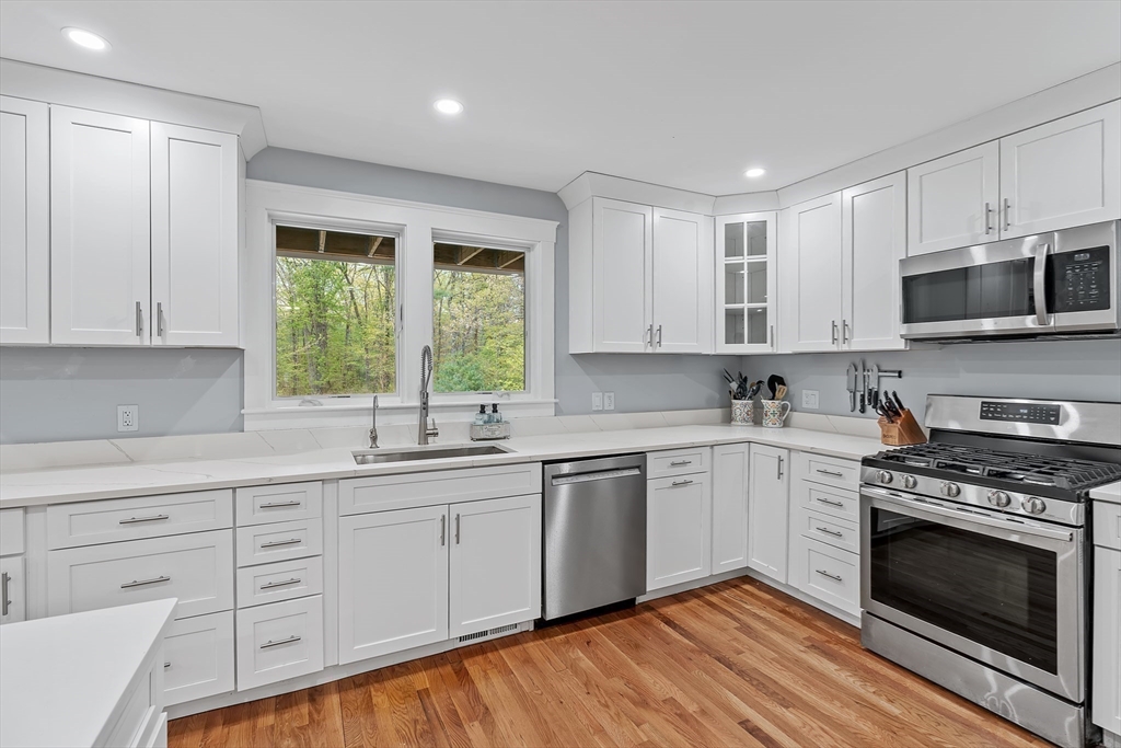 604 Dover Road Westwood, MA 02090 - Photo 8 of 32 Gallery Image 8