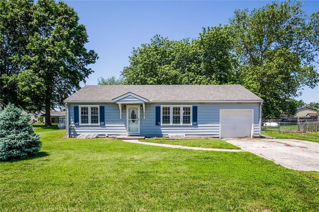 304 Floyd Road Orrick, MO 64077 - Photo 1 of 31
