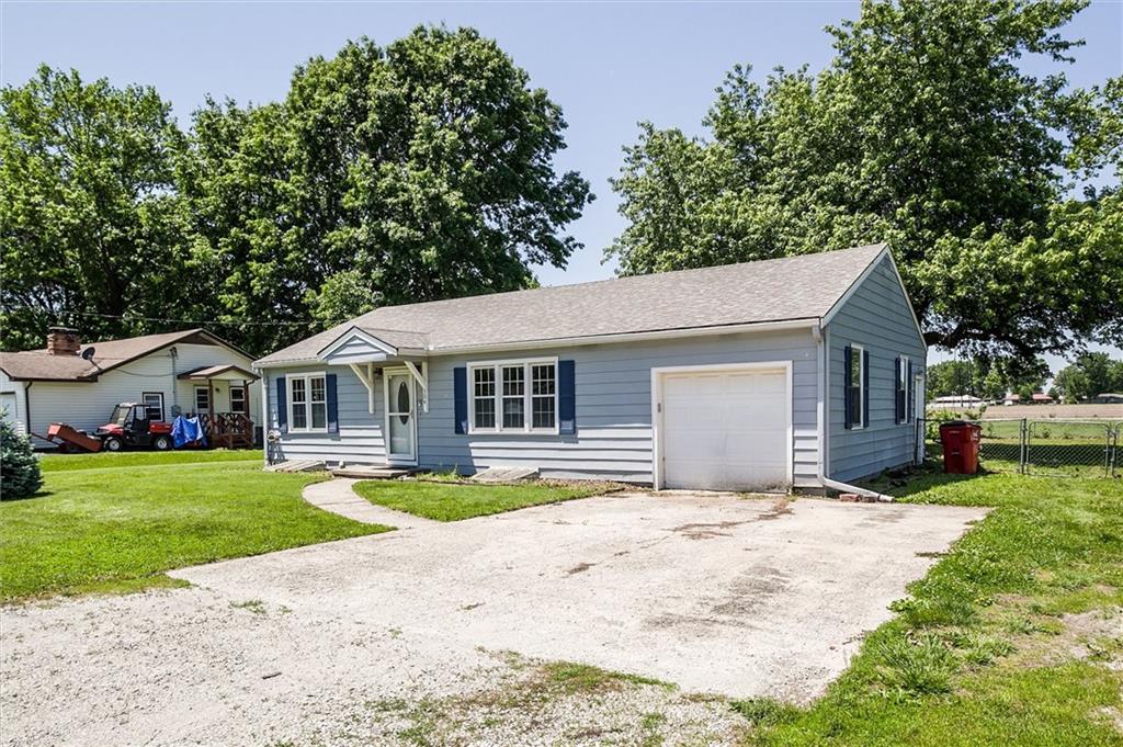 304 Floyd Road Orrick, MO 64077 - Photo 2 of 31