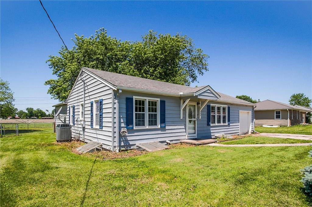 304 Floyd Road Orrick, MO 64077 - Photo 3 of 31