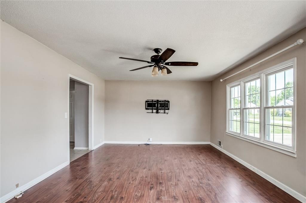 304 Floyd Road Orrick, MO 64077 - Photo 4 of 31
