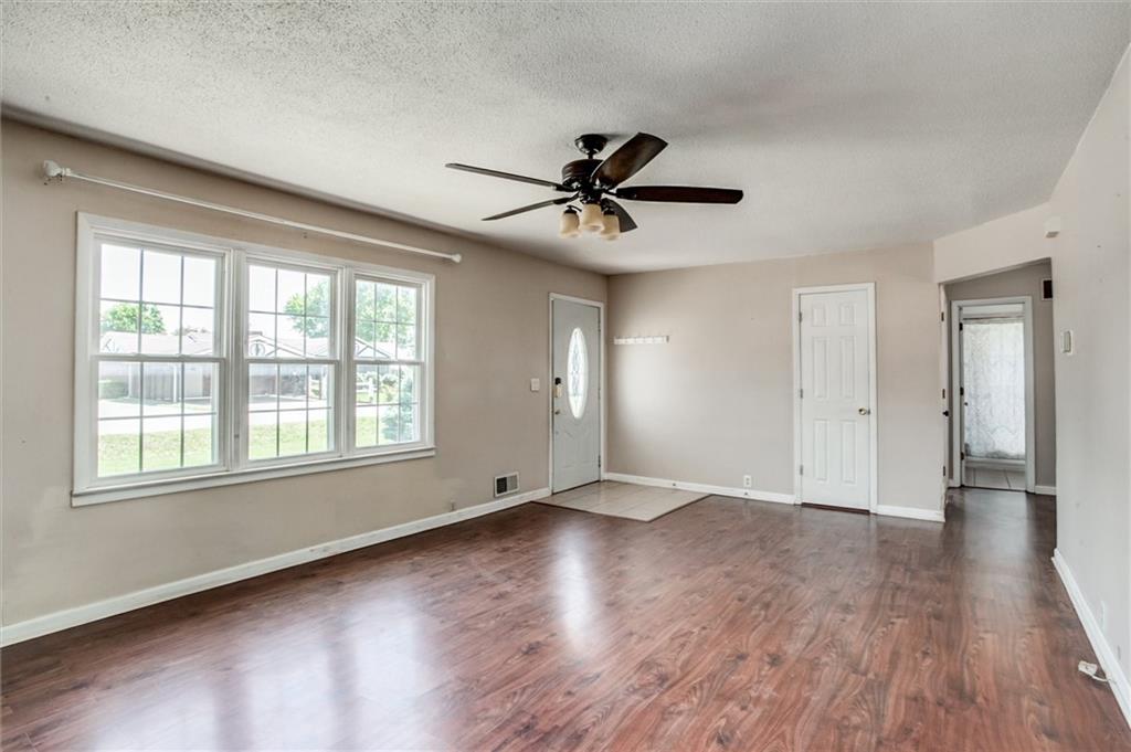 304 Floyd Road Orrick, MO 64077 - Photo 5 of 31