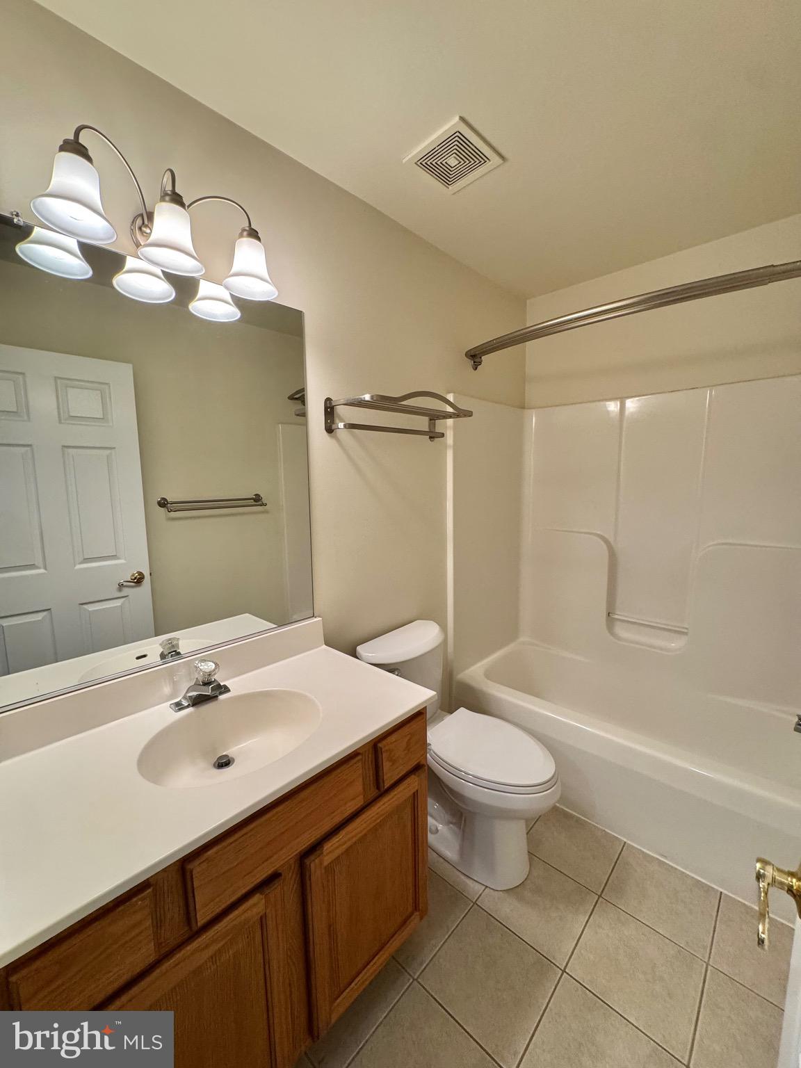 211 Langdon Farm Circle Odenton, MD 21113 - Photo 25 of 38 HALLWAY BATHROOM