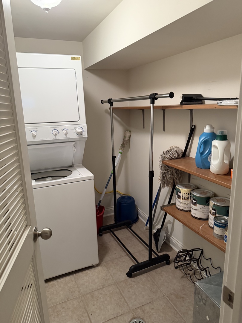 4546 North Spaulding Avenue, Unit 1 Chicago, IL 60625 - Photo 21 of 22 a view of a room with gym equipment