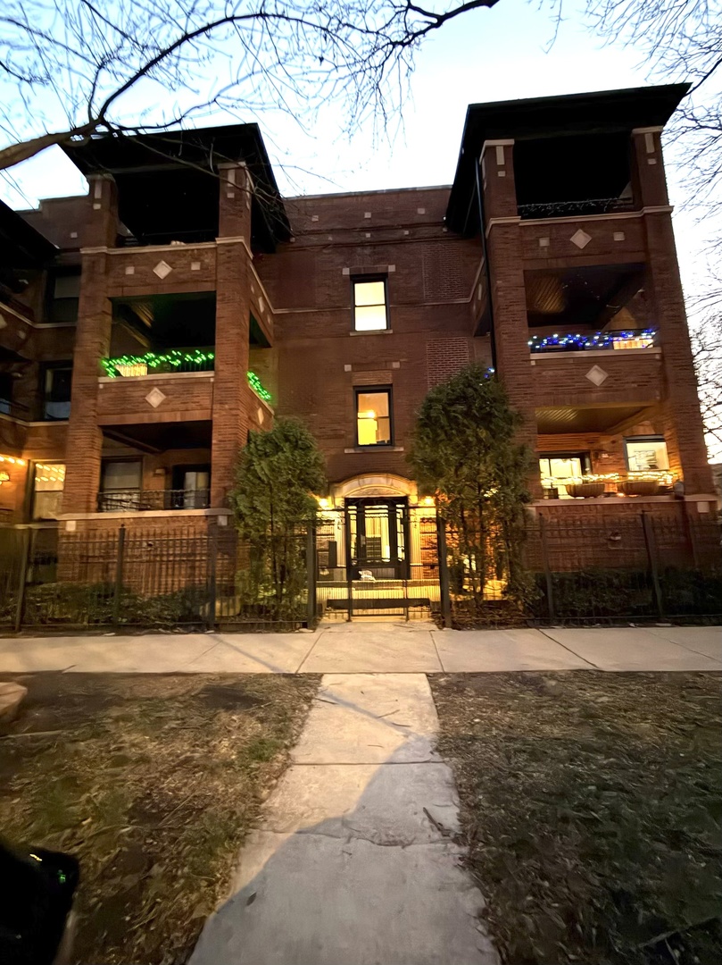 4546 North Spaulding Avenue, Unit 1 Chicago, IL 60625 - Photo 3 of 22 a view of a building with a street