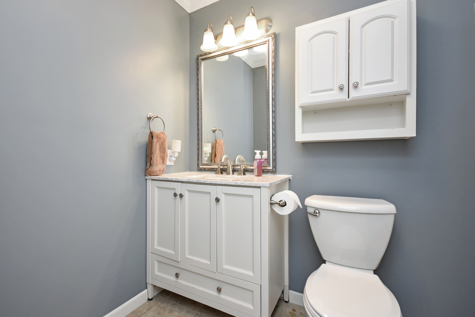 604 Morningside Drive Chenoa, IL 61726 - Photo 11 of 33 a bathroom with a toilet a sink and mirror