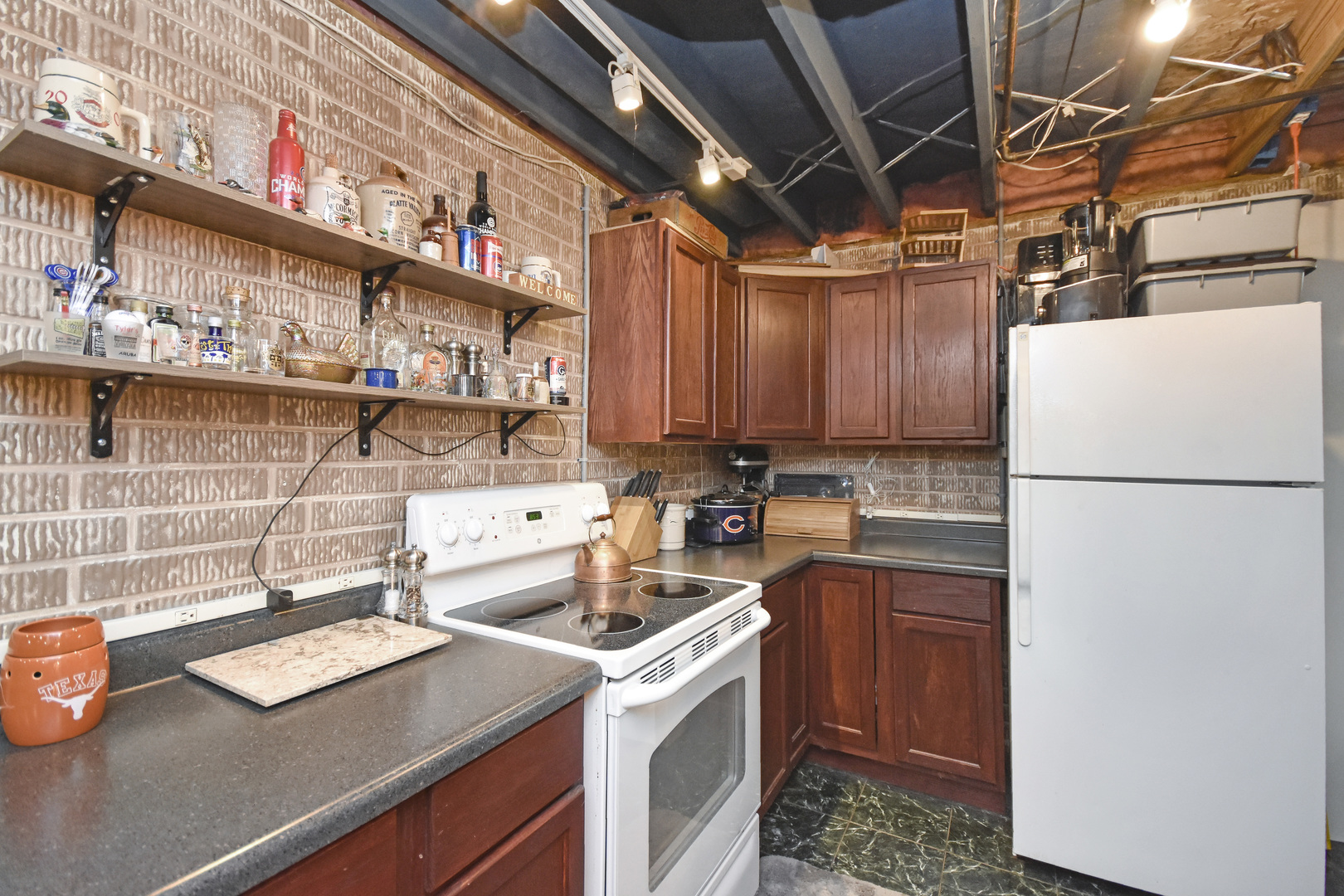 604 Morningside Drive Chenoa, IL 61726 - Photo 20 of 33 a utility room with dryer and washer