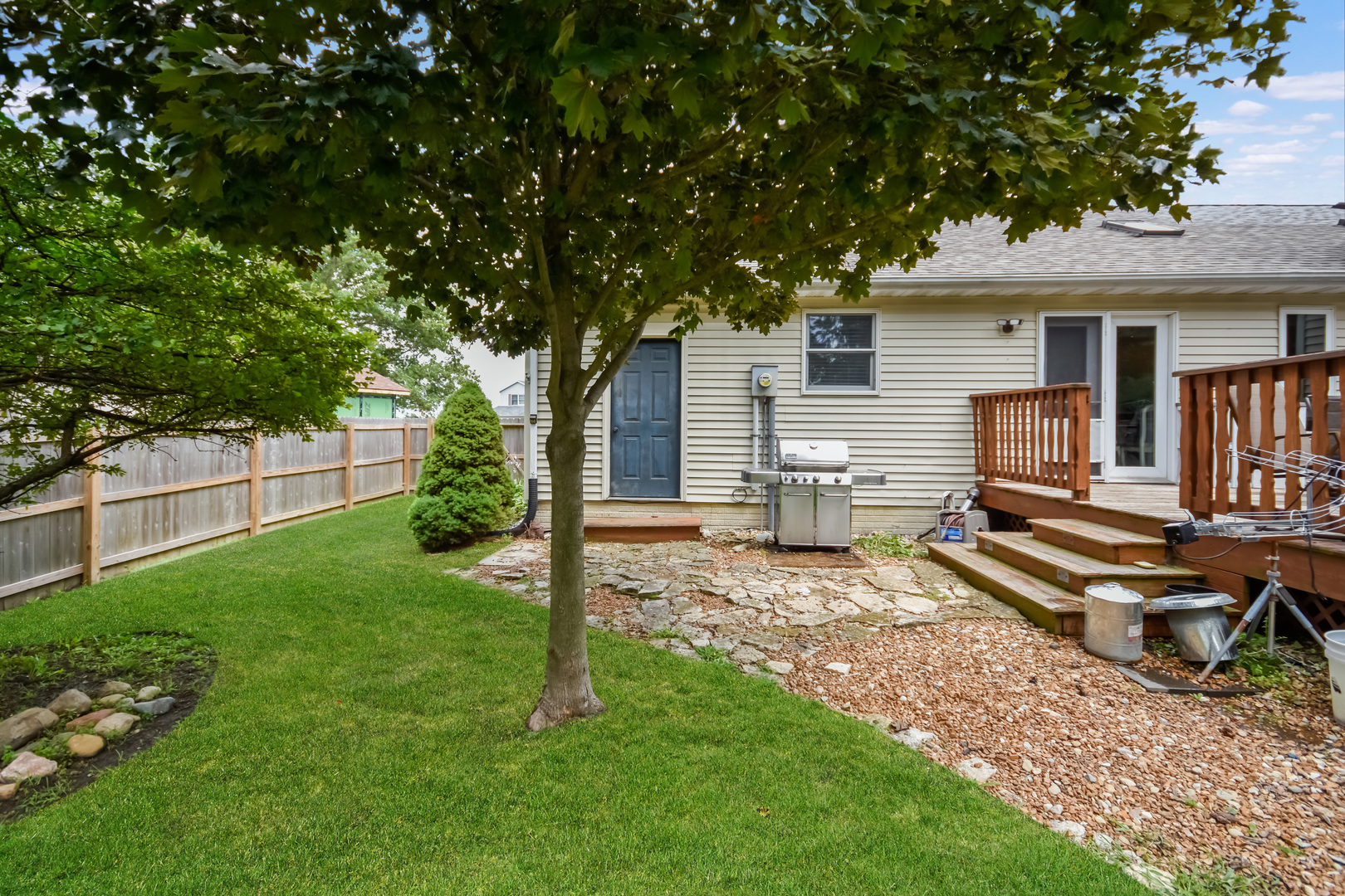 604 Morningside Drive Chenoa, IL 61726 - Photo 27 of 33 a view of a house with backyard and a tree