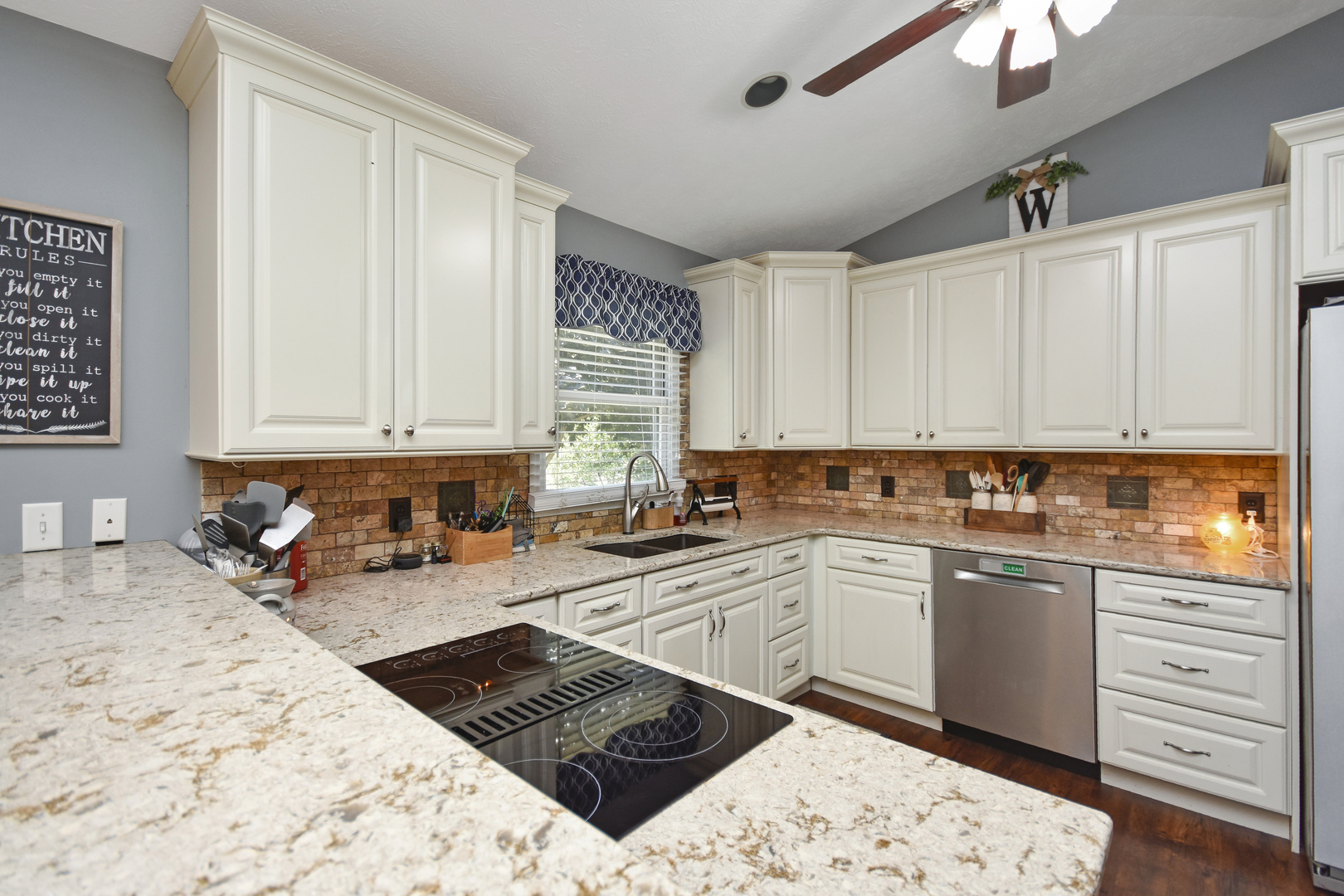 604 Morningside Drive Chenoa, IL 61726 - Photo 5 of 33 a kitchen with a sink stove and cabinets
