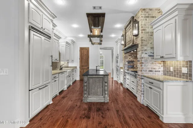 $1,090,000 | 106 Chicot Cove, Ridgeland, MS 39157