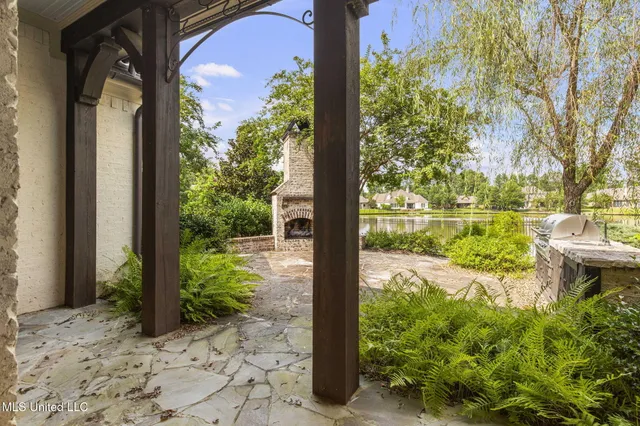 $1,090,000 | 106 Chicot Cove, Ridgeland, MS 39157