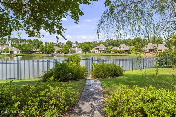 $1,065,000 | 106 Chicot Cove, Ridgeland, MS 39157