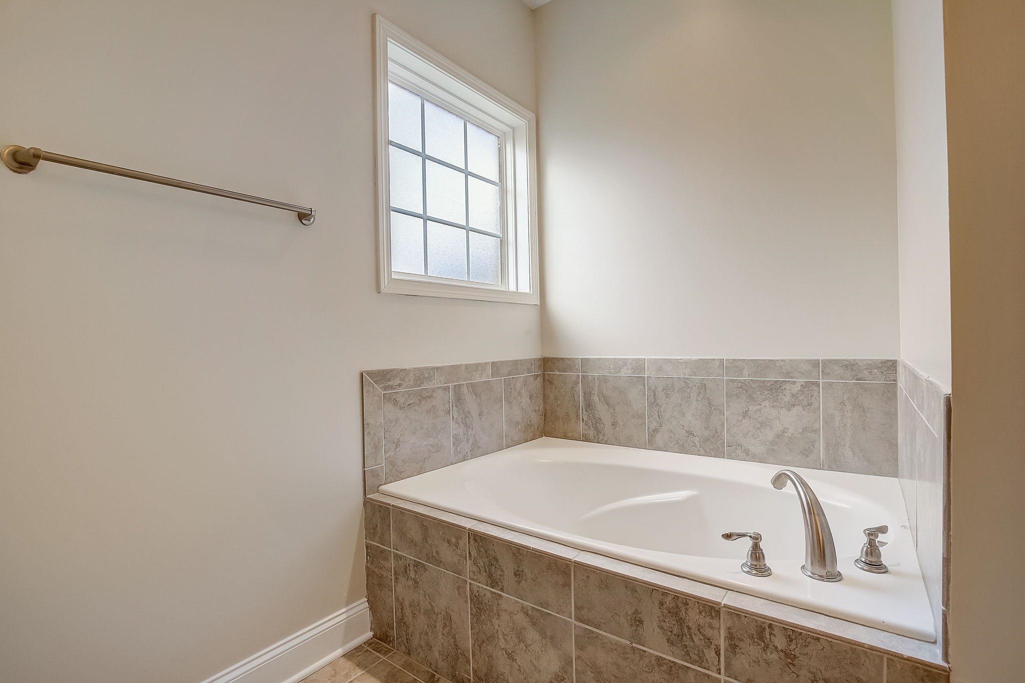 1028 Grace Road Pleasant View, TN 37015 - Photo 16 of 21 a bathroom with a bathtub