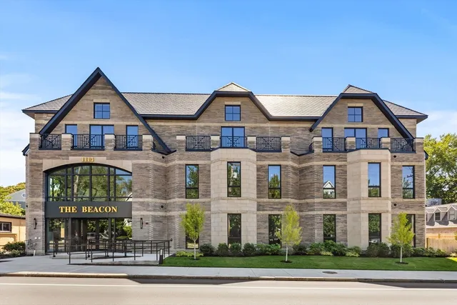 $1,230,000 | 1114 Beacon Street, Unit 111, Newton, MA 02461