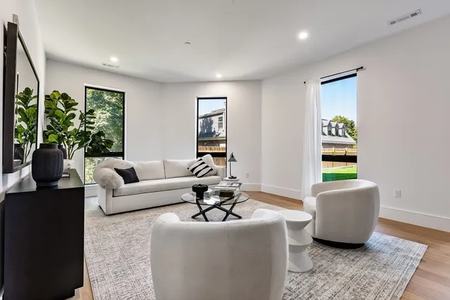 $1,230,000 | 1114 Beacon Street, Unit 111, Newton, MA 02461