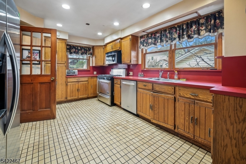 158 Palisade Road Elizabeth, NJ 07208 - Photo 11 of 37