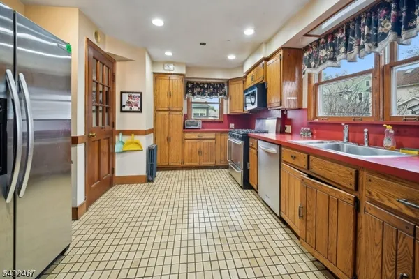 $539,000 | 158 Palisade Road, Elizabeth, NJ 07208