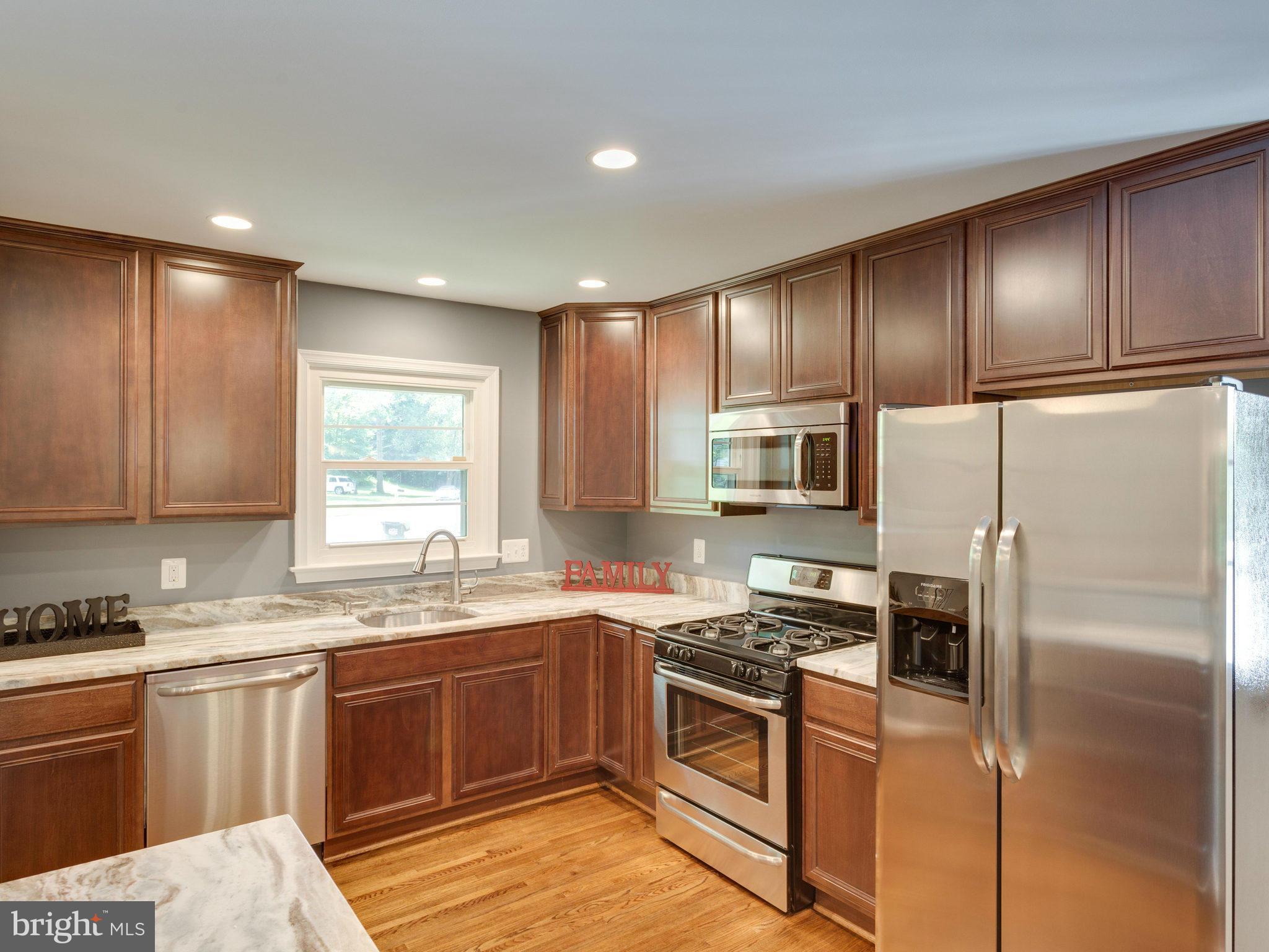 7120 Dryburgh Court Springfield, VA 22152 - Photo 3 of 30 New 42" Maple Cabinets with Lots of Storage