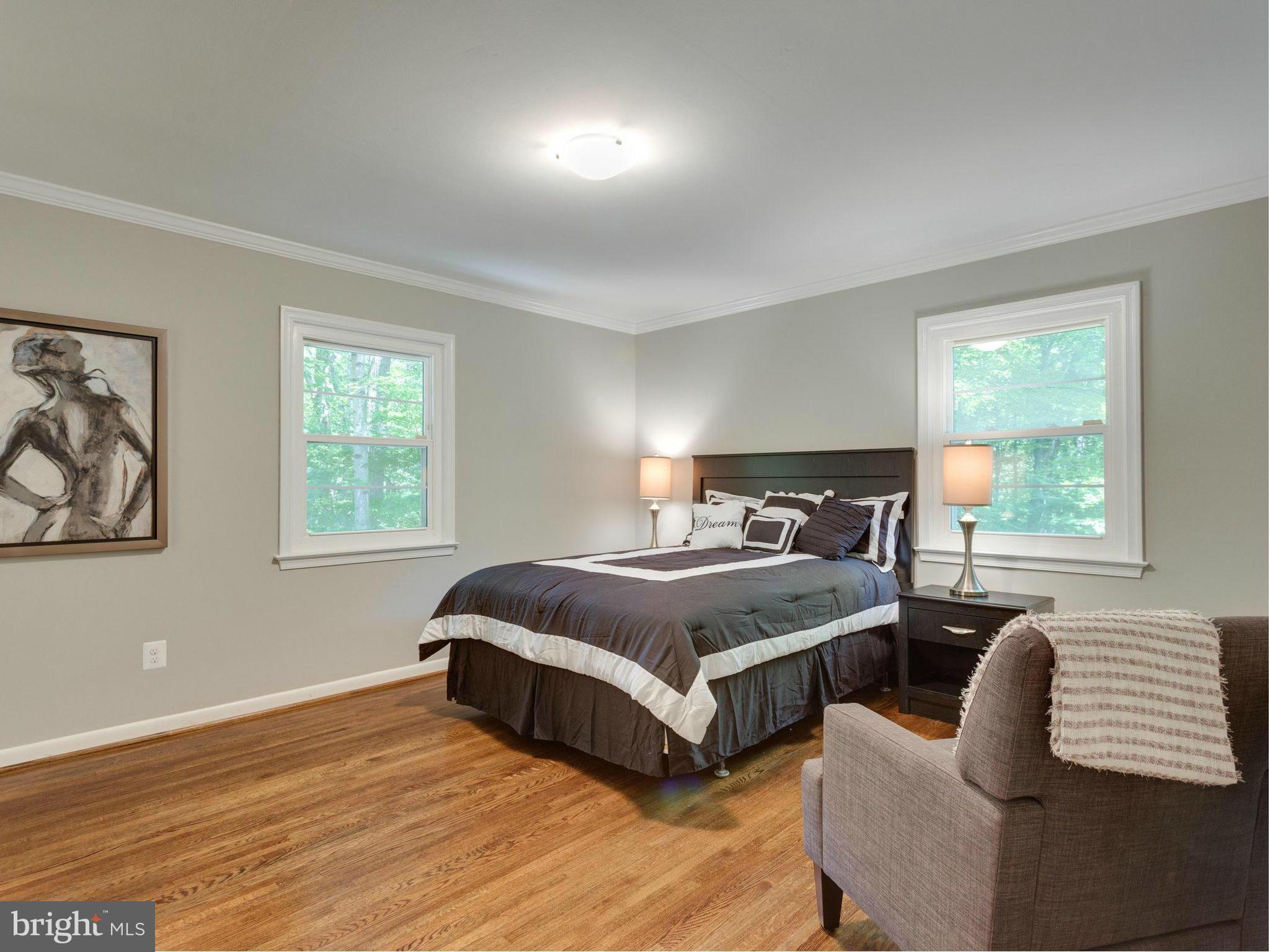7120 Dryburgh Court Springfield, VA 22152 - Photo 5 of 30 Master Oasis with Crown Molding Finish