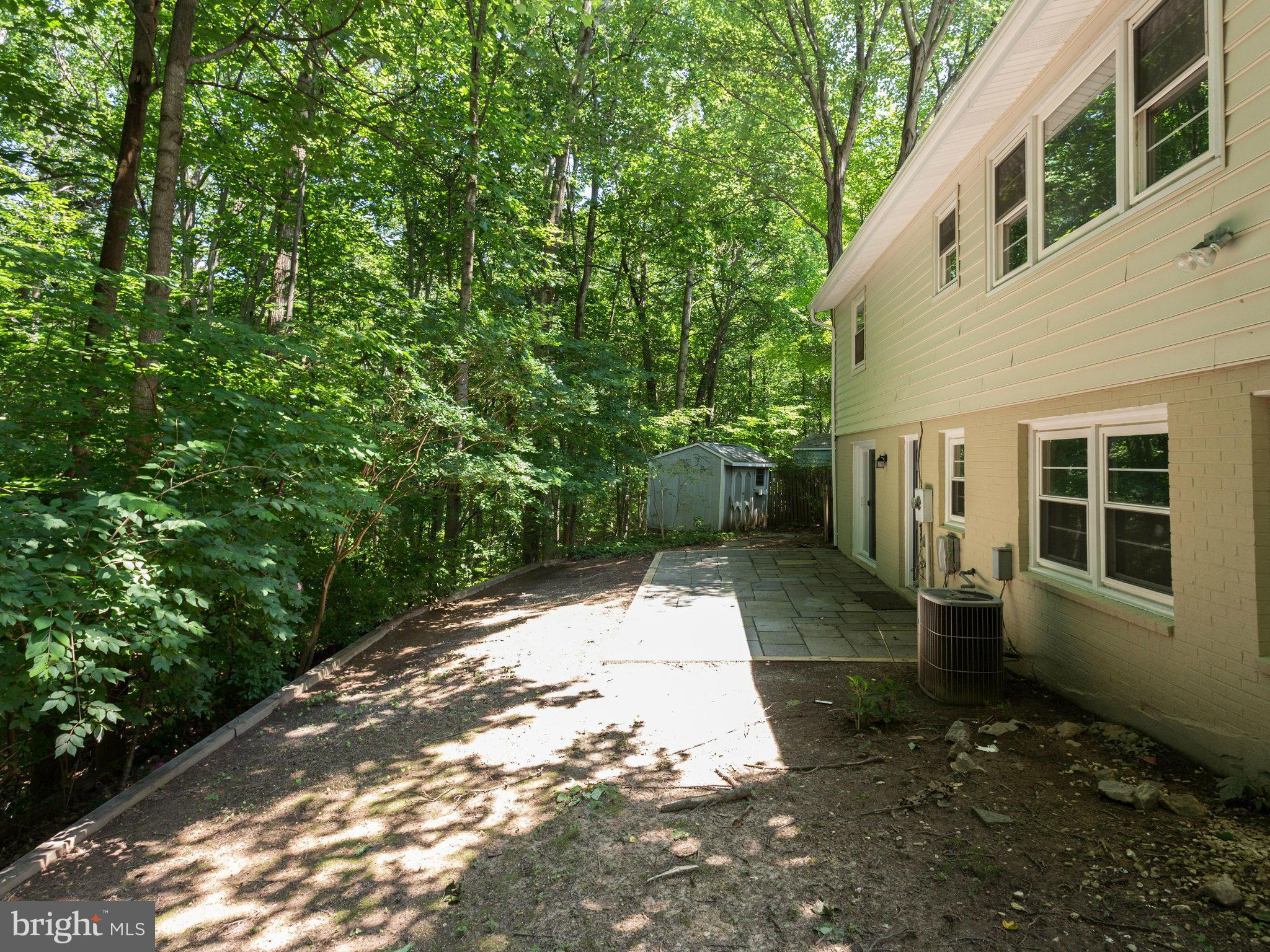 7120 Dryburgh Court Springfield, VA 22152 - Photo 6 of 30 Backs to Park Land and Mature Trees