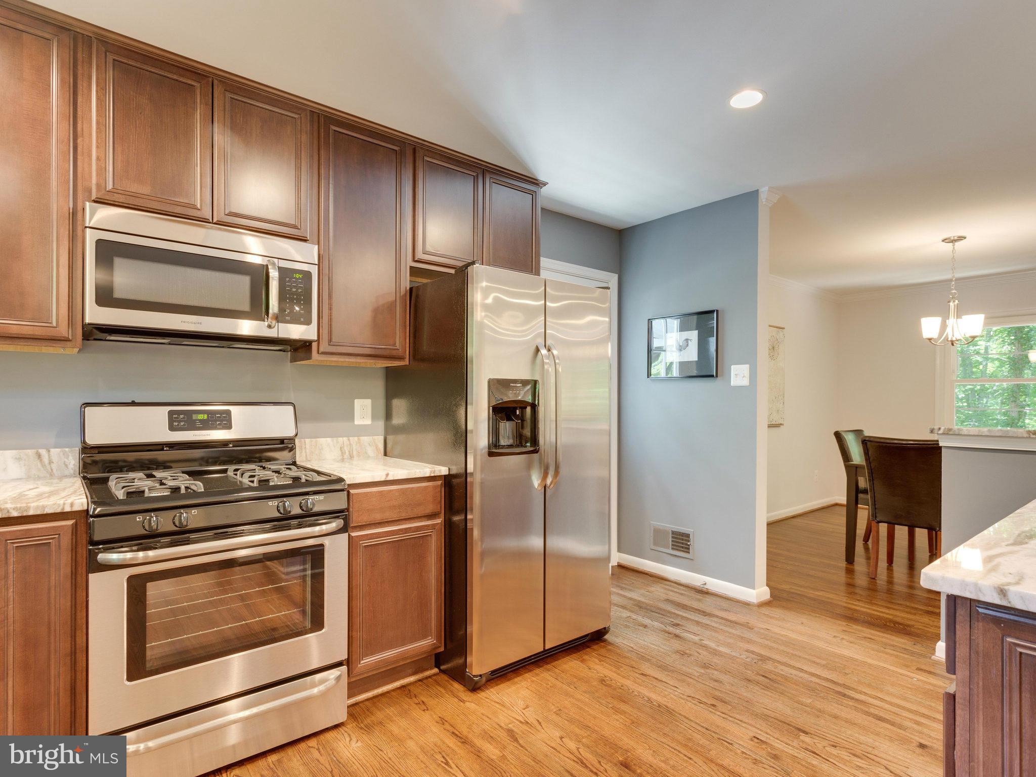7120 Dryburgh Court Springfield, VA 22152 - Photo 10 of 30 Upgraded Stainless Steel Appliances