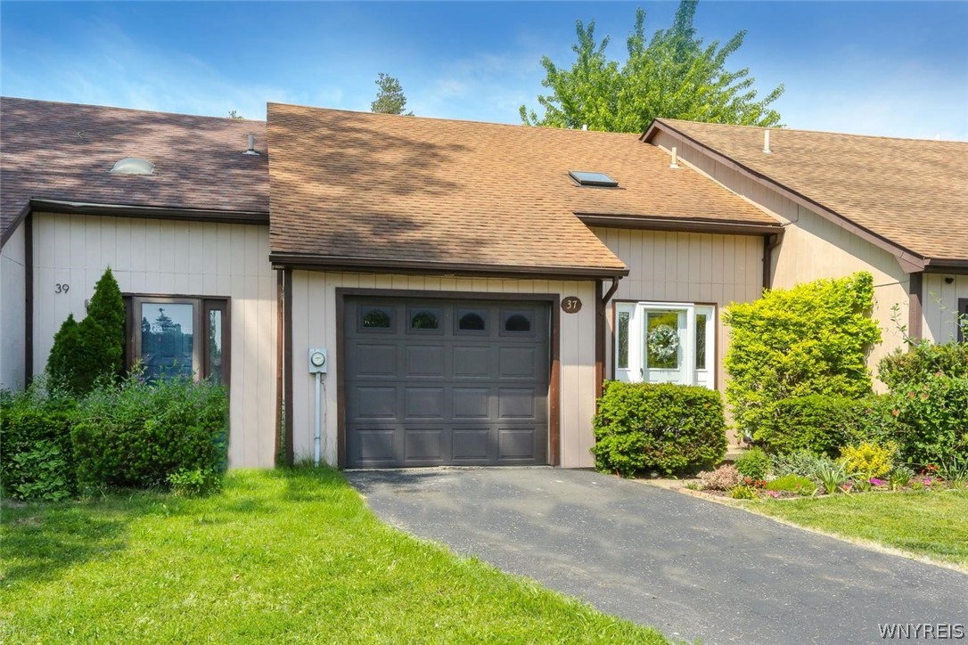 37 Robin Road Amherst, NY 14228 - Photo 2 of 28
