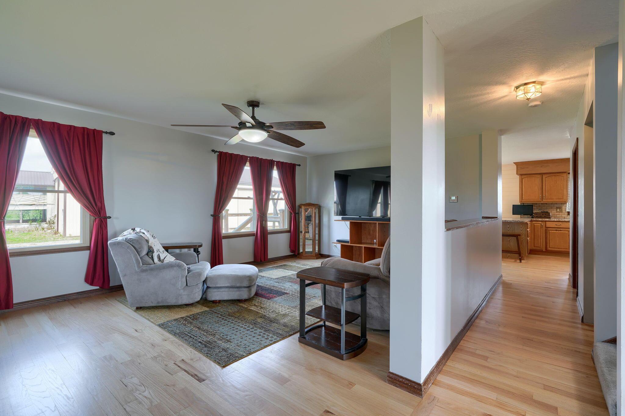 14722 London Road Orient, OH 43146 - Photo 12 of 52 Living Room