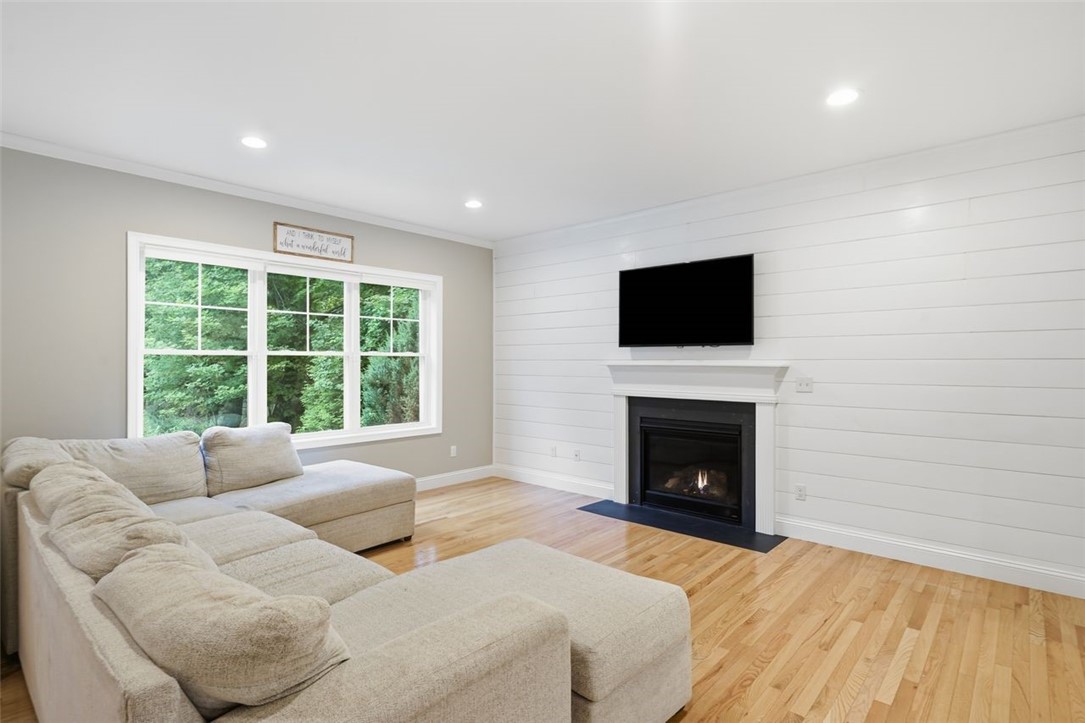 17 Old Tunk Hill Road Scituate, RI 02825 - Photo 4 of 36 Gallery Image 4