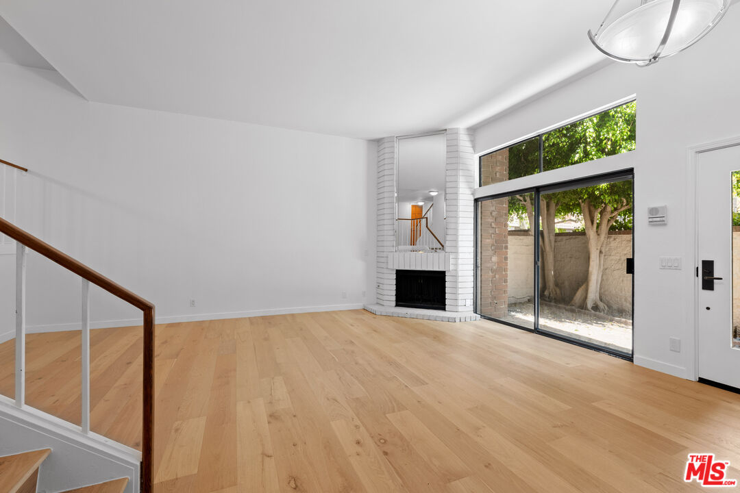 13044 Mindanao Way, Unit 5, Marina del Rey, CA 90292 Compass