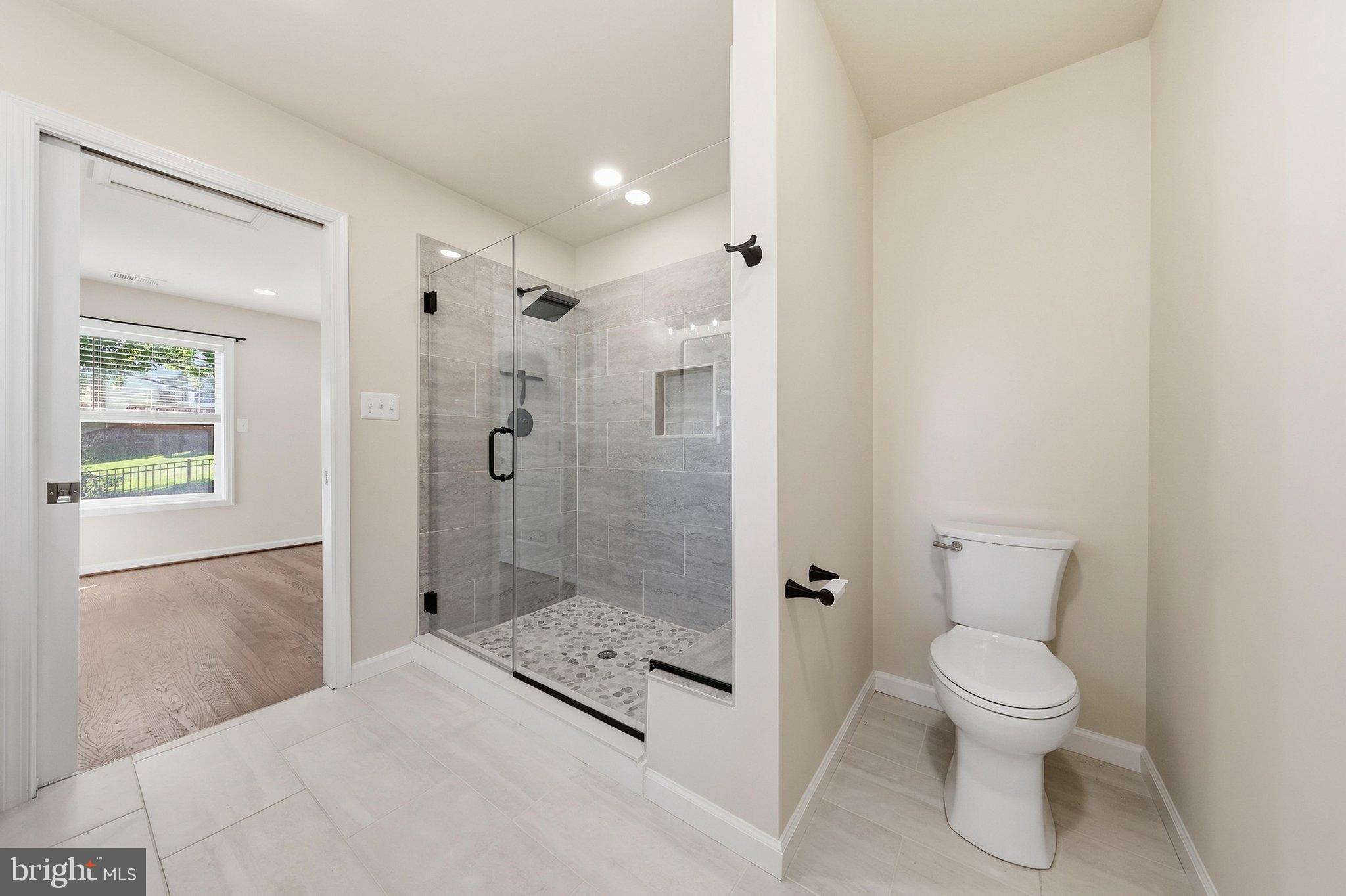 6916 Linganore Road Frederick, MD 21701 - Photo 23 of 57 Primary Bathroom