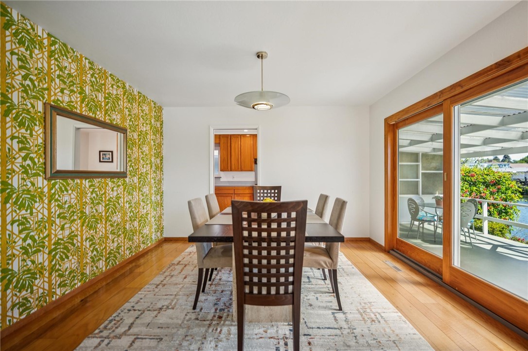 632 Waterview Alameda, CA 94501 - Photo 17 of 57 Dining area with stylish MCM wallpaper