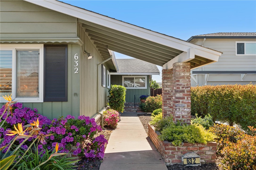 632 Waterview Alameda, CA 94501 - Photo 7 of 57 Mature landscaping and fruit trees