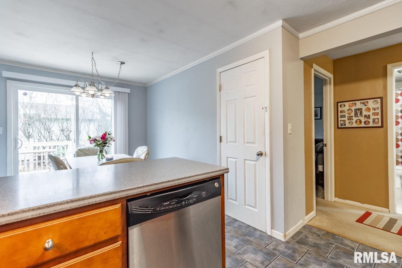 4420 West Castleton Road Peoria, IL 61615 - Photo 8 of 37 Gallery Image 8