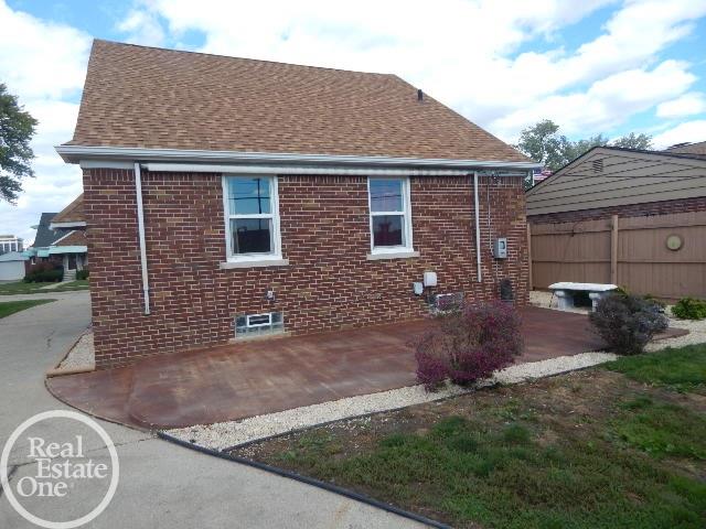 8212 Racine Road Warren, MI 48093 - Photo 24 of 27 31304125-23.JPG