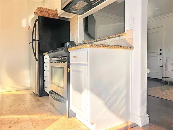 $2,995 | 4466 Coldwater Canyon Avenue, Unit 101, Studio City, CA 91604