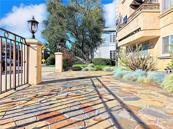 $2,995 | 4466 Coldwater Canyon Avenue, Unit 101, Studio City, CA 91604