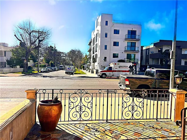 $2,995 | 4466 Coldwater Canyon Avenue, Unit 101, Studio City, CA 91604