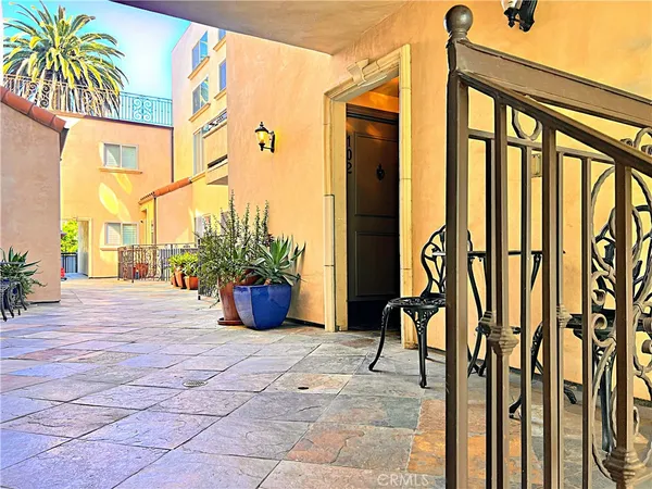 $2,995 | 4466 Coldwater Canyon Avenue, Unit 101, Studio City, CA 91604