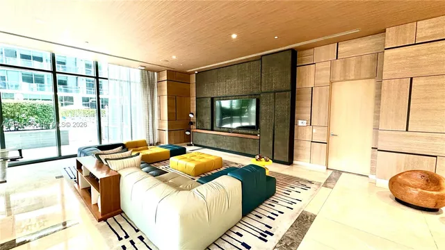 $3,300 | 55 Southwest 9th Street, Unit 3702, Miami, FL 33130