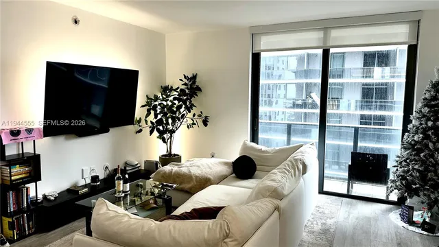 $3,300 | 55 Southwest 9th Street, Unit 3702, Miami, FL 33130