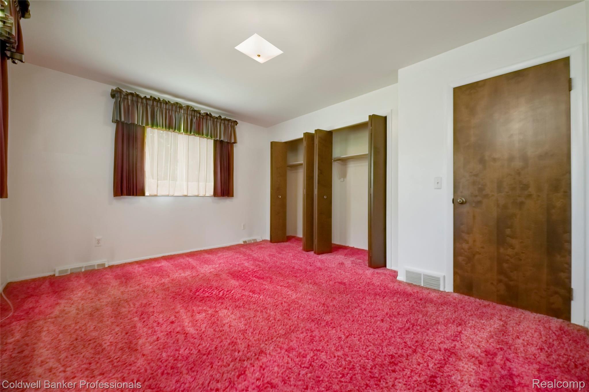 5830 Pratt Road Lapeer, MI 48446 - Photo 13 of 27 010-photo-master-bedroom-8337915.jpg